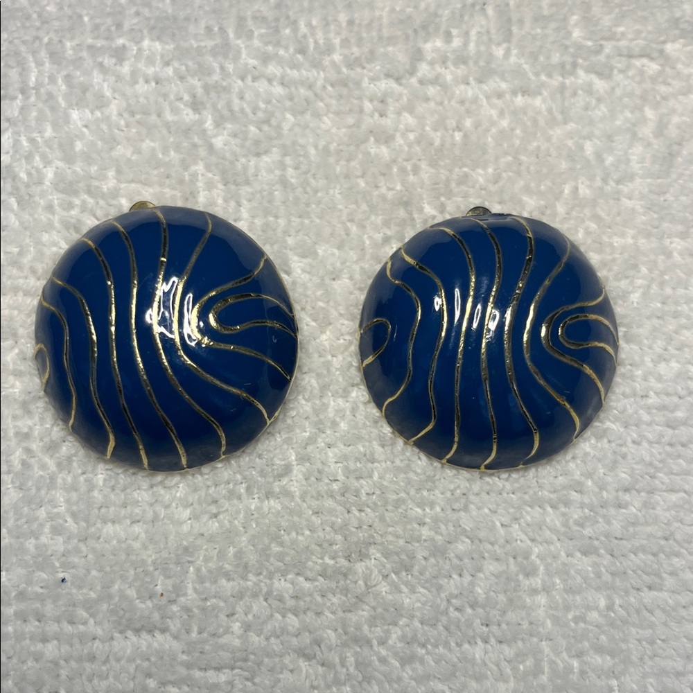 Vintage Wavy Blue and‎ Gold Tone Signed Round Clip Earrings